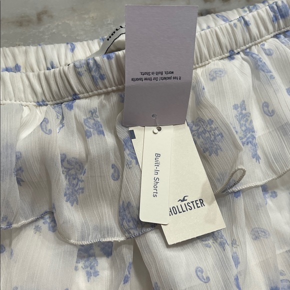 Hollister White and Blue Floral Tiered Skirt - Picture 3 of 3